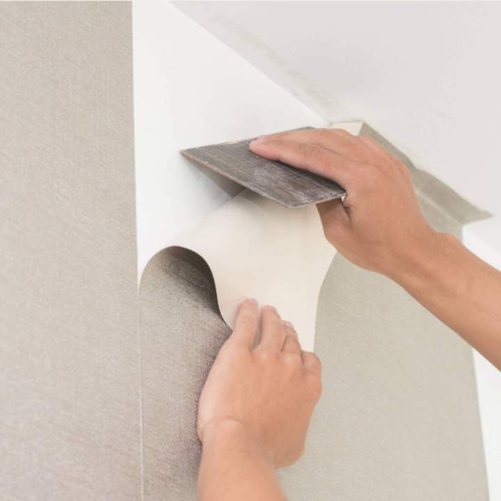 Pose soignée d'un revêtement mural décoratif